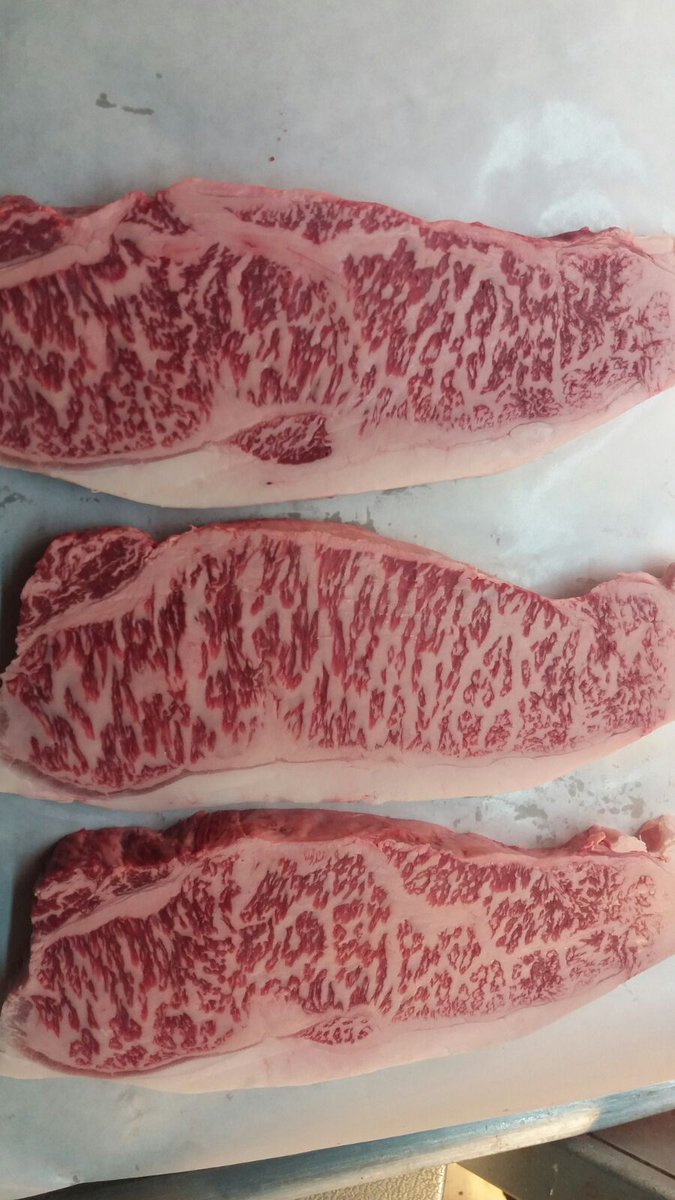 HTanis34's tweet photo. #wagyu #wagyubeef #Kobe #kobebeef #wagyurind #koberind #wien #wien18 #Kutschkermarkt #Weltmeisterkebap #Marmoriert #Marmor #Vienna #Austria https://t.co/urGVMGkPsz