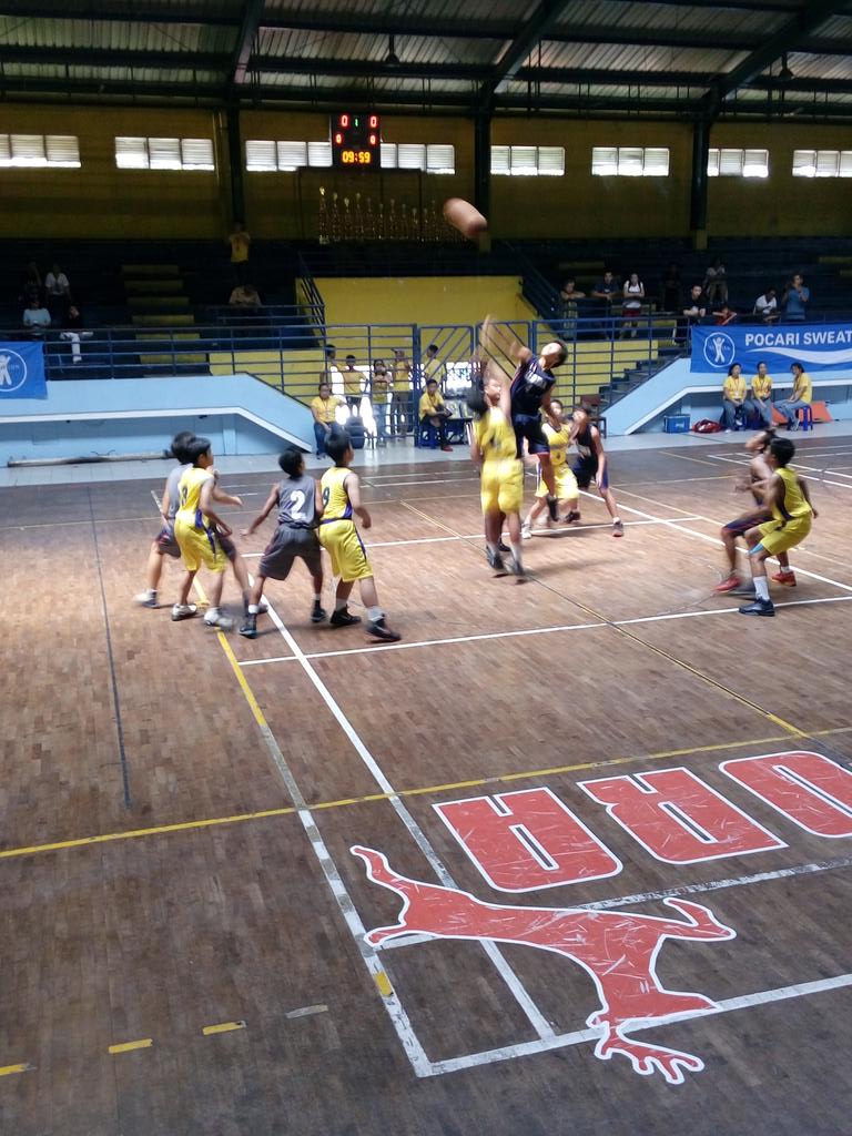 Pertandingan kedua: SMP BPK Penabur vs SMP Kesatuan 
#bethechosenone #bmcupxii