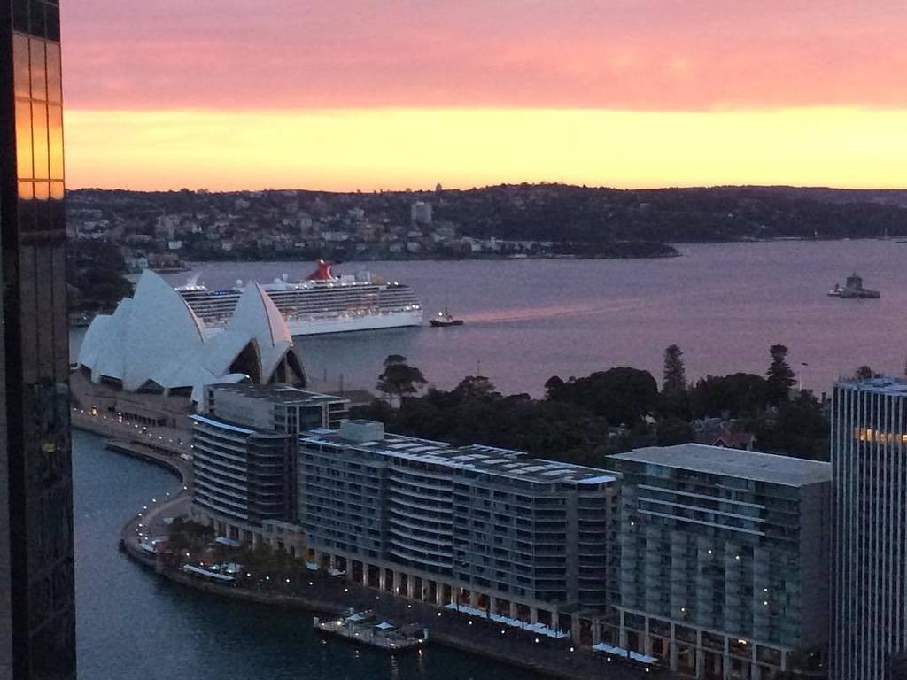 RWCraftBeerHK's tweet photo. Sydney sunrise from @sydneyharbourmarriott after a fair few too many @endeavourbeer #summerale  @operabarsydney and… https://t.co/c53JDcGL3i