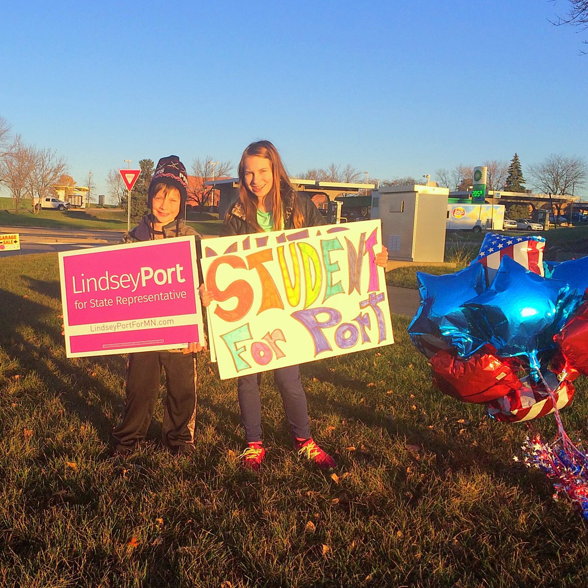 JackieCraigMN's tweet photo. There were some awesome volunteers supporting @Lindsey_Port for #MNleg in #HD56B today 🇺🇸 https://t.co/qgsaUcRLUV