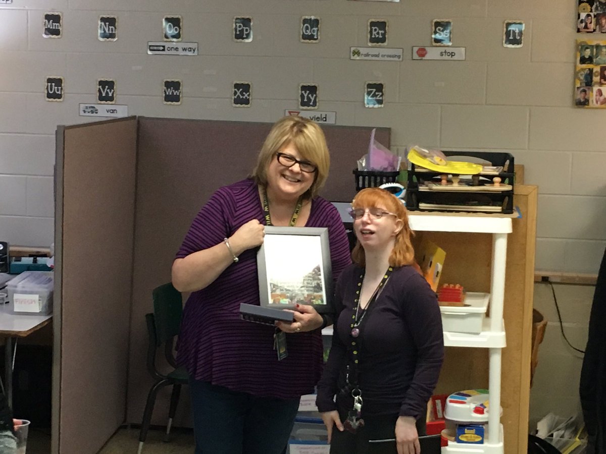 sn_sylvania's tweet image. Honored to give Chrissy Frye her diploma today! Chrissy has positively impacted countless lives as a student!@SylvaniaSchools @NVHSWildcats