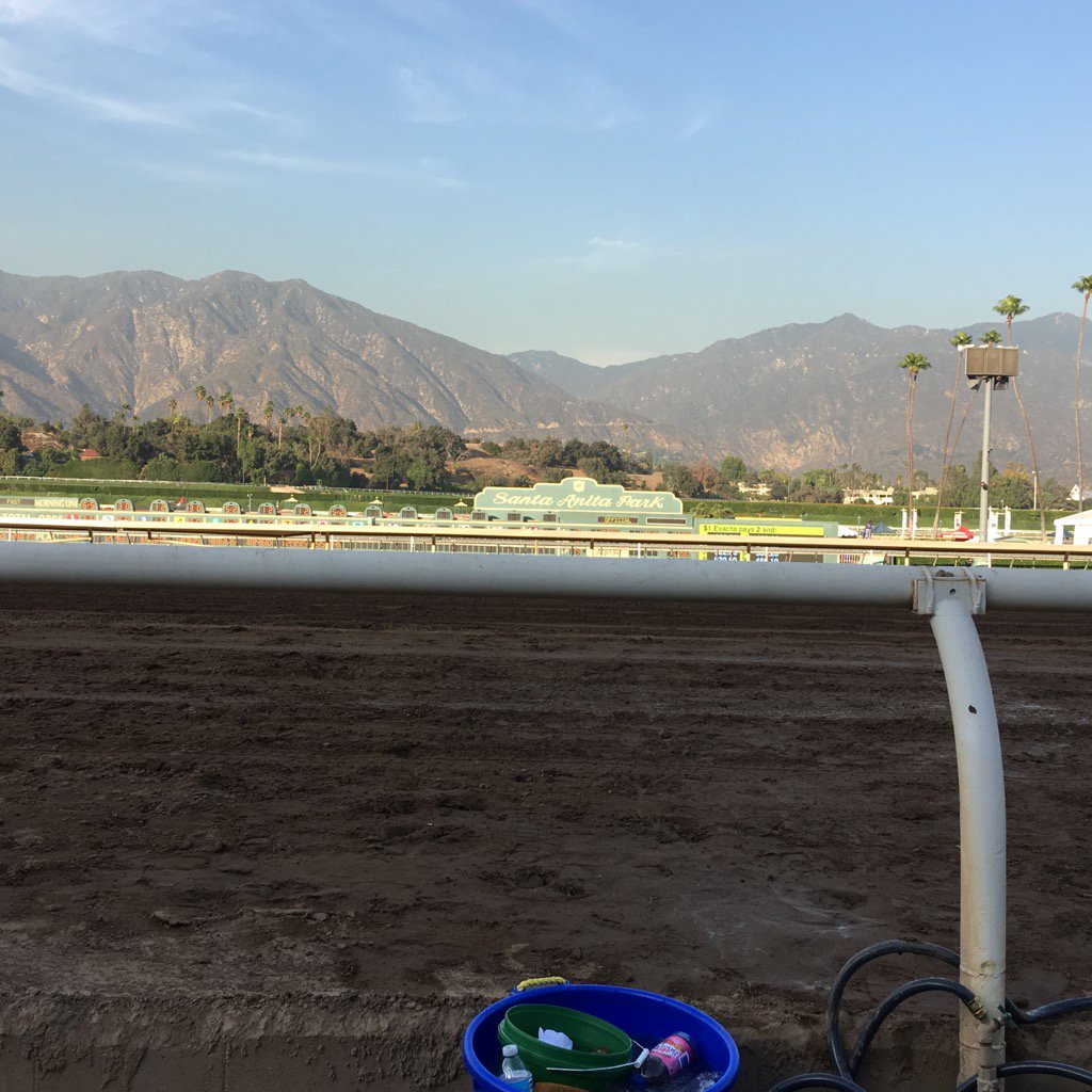 havenmoon's tweet photo. And I bought a seat why?? 
#ratherbeontherail #BC16 https://t.co/5aSMBaBiVW