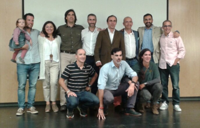 cholejs's tweet photo. Felicidad es irse a la cama con la sensación de los deberes hechos. Presentación calendario ADN Solidario 2017 con @FLuisOlivares. Gracias!! https://t.co/oGVTIcIpSY