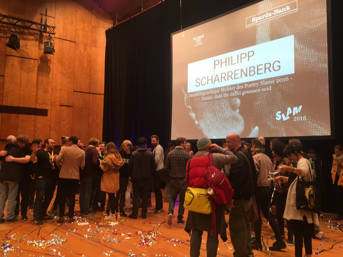 SLAM2016d's tweet image. Philipp Scharri Scharrenberg ist deutschsprachiger Meister des Poetry Slams 2016!!!