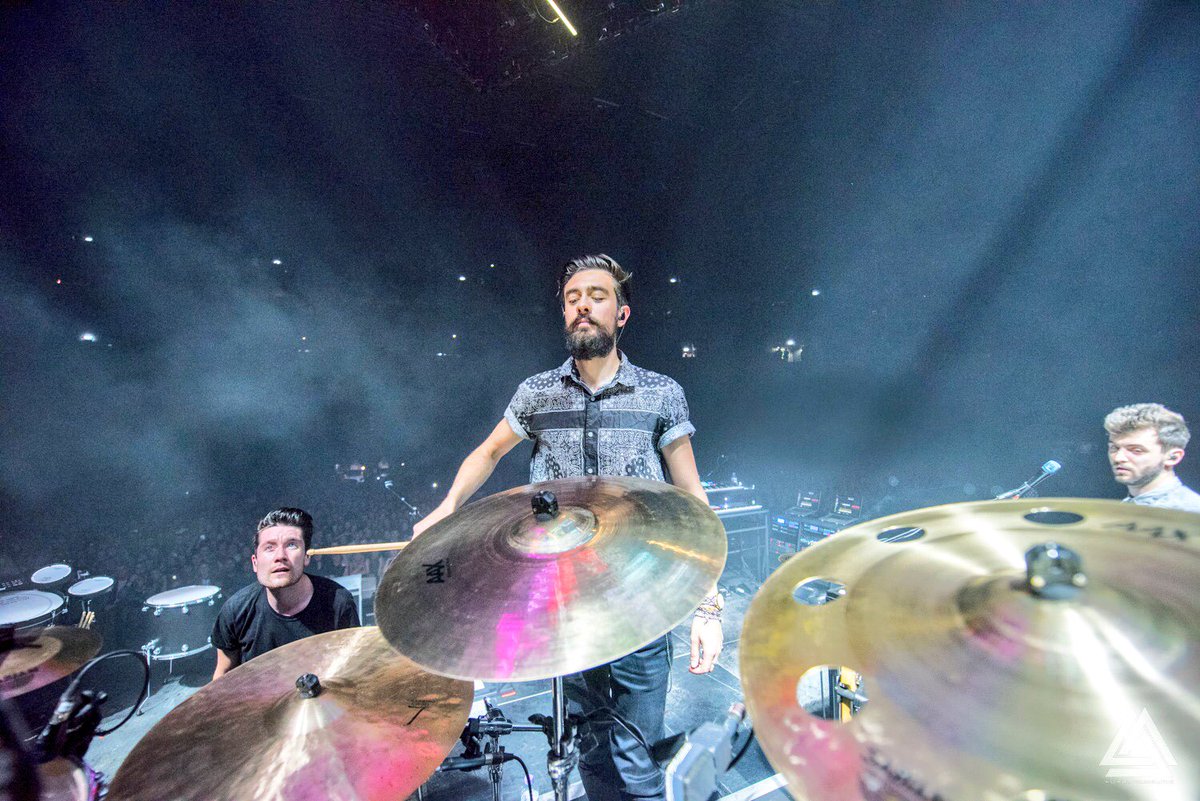 bastille's tweet photo. Such an awesome crowd in Leeds tonight. Thank you for having us! #WildWildWorldTour https://t.co/fSl065elap
