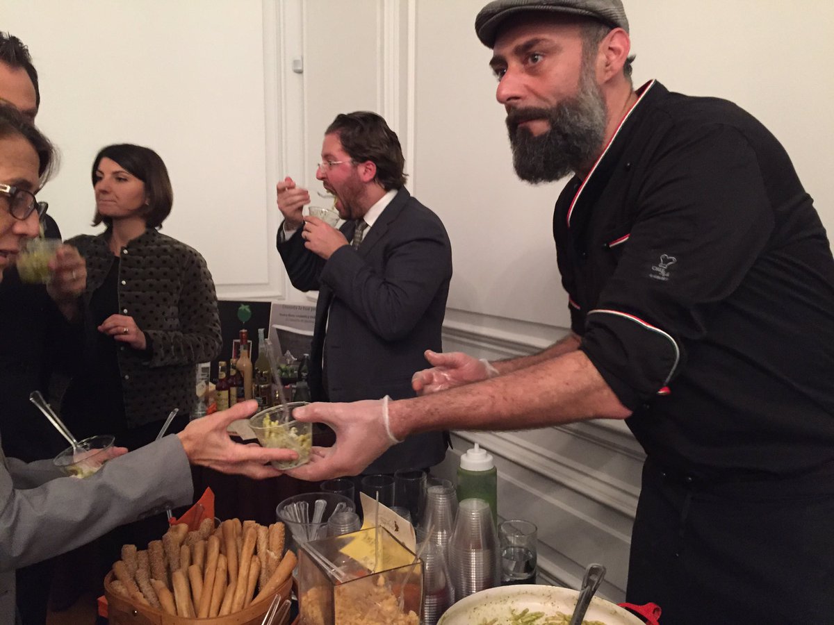 italia_USA_MEX's tweet photo. #Jaelove chef from #piccolocaffe on madison #nyc delicious trofei al pesto #UrbaniTruffles https://t.co/WOruuTXI3A