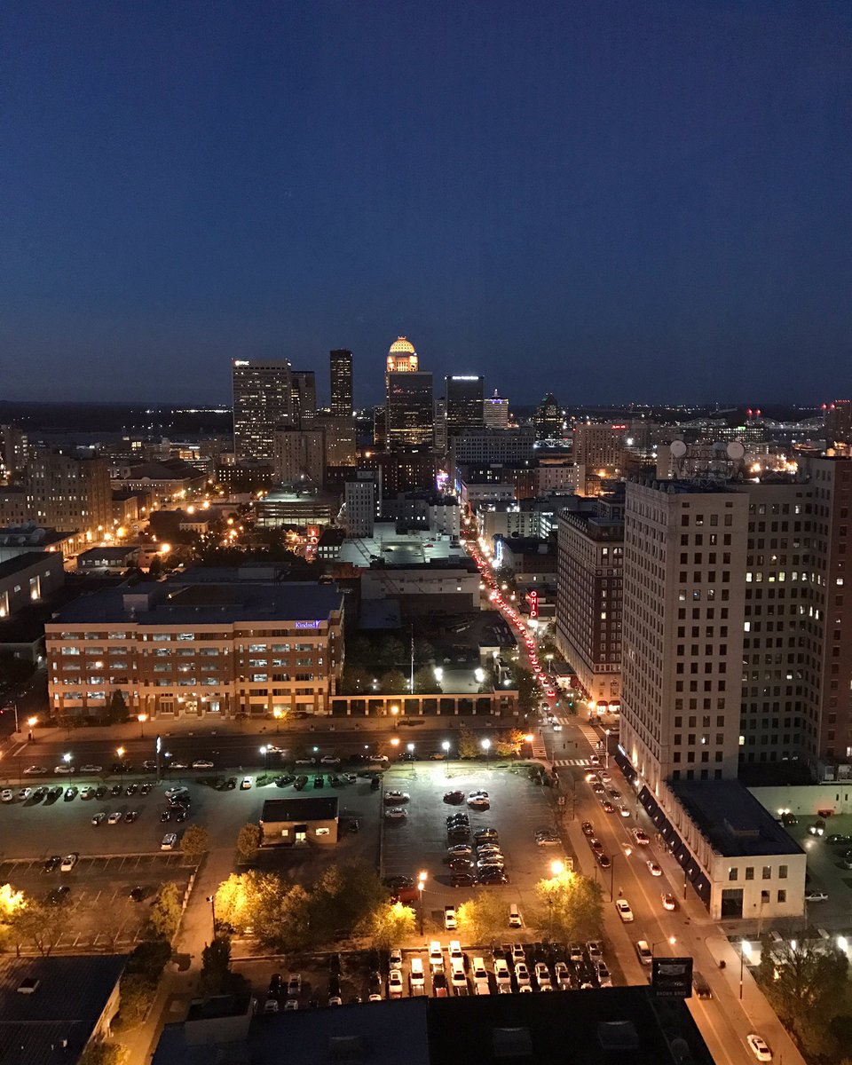 TamEvansDavis's tweet photo. Can't beat this view. 👌
@800tower #KeepIt800 #Louisville @Do502 #800Views https://t.co/binBxGGn84