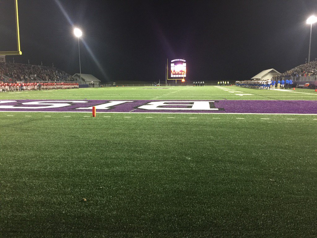 GuidaNick6's tweet photo. Friday Night Lights! 
Section 6AAAAA Championship game between #1 ER v #2 STMA
#mshsl https://t.co/PZFF78xBzm