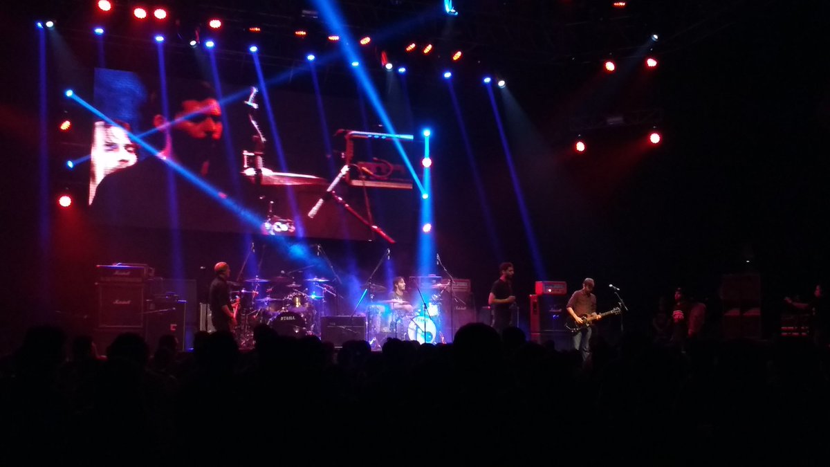 eventomedido's tweet image. Comienza el show de @ramahermanos en el Teatro Caupolicán #BBS25