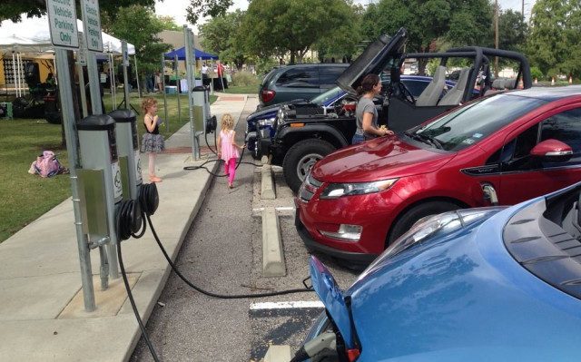 745Automotive's tweet photo. Are Missouri electric-car charging stations like pay phones? Why that's important - Talk About Cars https://t.co/zAwMElGHex https://t.co/IAVOqOsQ9D