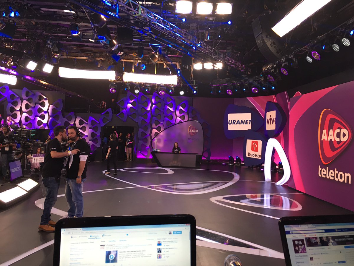 bibitatto's tweet photo. JÁ ESTOU NO ESTÚDIO! #TeletonBrasil2016 https://t.co/gxgfIWd9f4