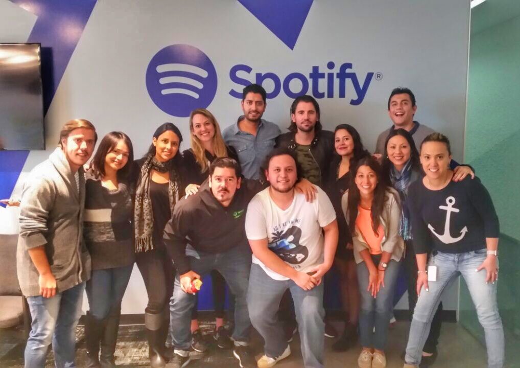 Hanging out at @SpotifyMexico Headquarters!! 👊👊👊 #Dreamteam @spotify https://t.co/Hwb8HGgFWA