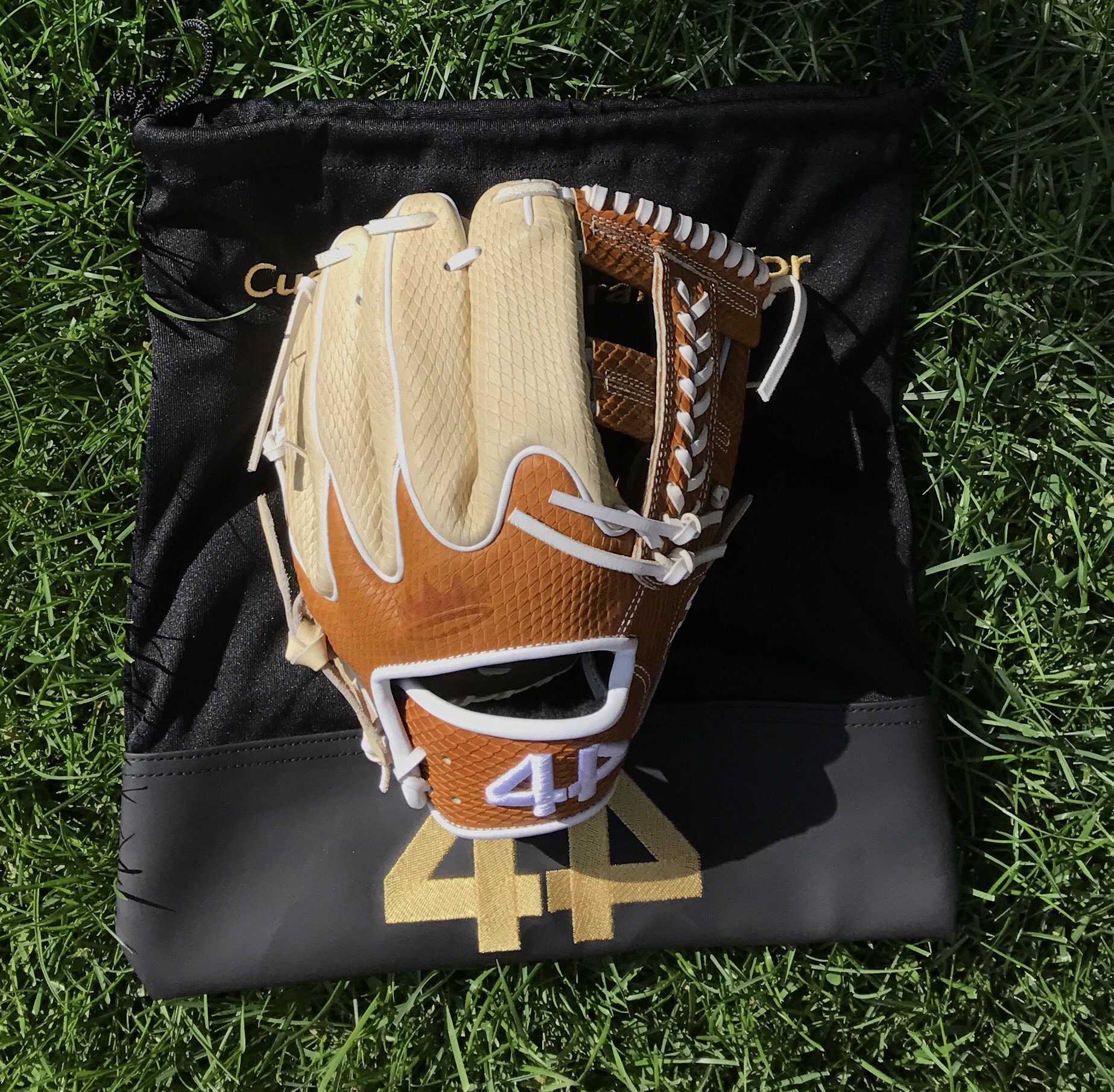 44 Baseball Gloves on Twitter: "🔥 Blonde / Tan Snakeskin 🐍 Signature