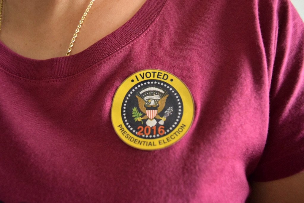 MaricelaCruzz's tweet photo. I voted.  And obviously #ImWithHer 
Hoy Vote y sin ninguna duda #EstoyConElla . https://t.co/Mqim8ShUKw