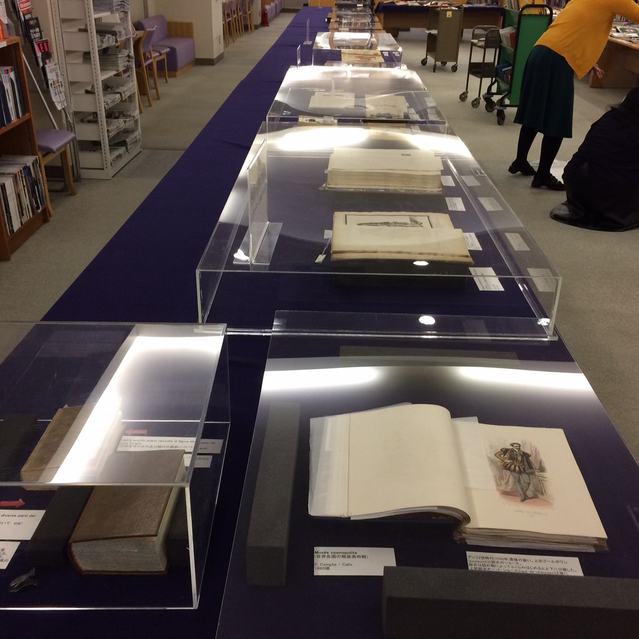 文化学園 文化学園大学図書館 A Twitteren 本日 11 5 土 は文化祭最終日 図書館展示 メンズ古今東西 は 17 00まで メンズファッション誌を中心に 男性の服飾を描いた貴重書も交えて展示しています 図書館は文化服装学院のファッションショー会場の下のフロアに