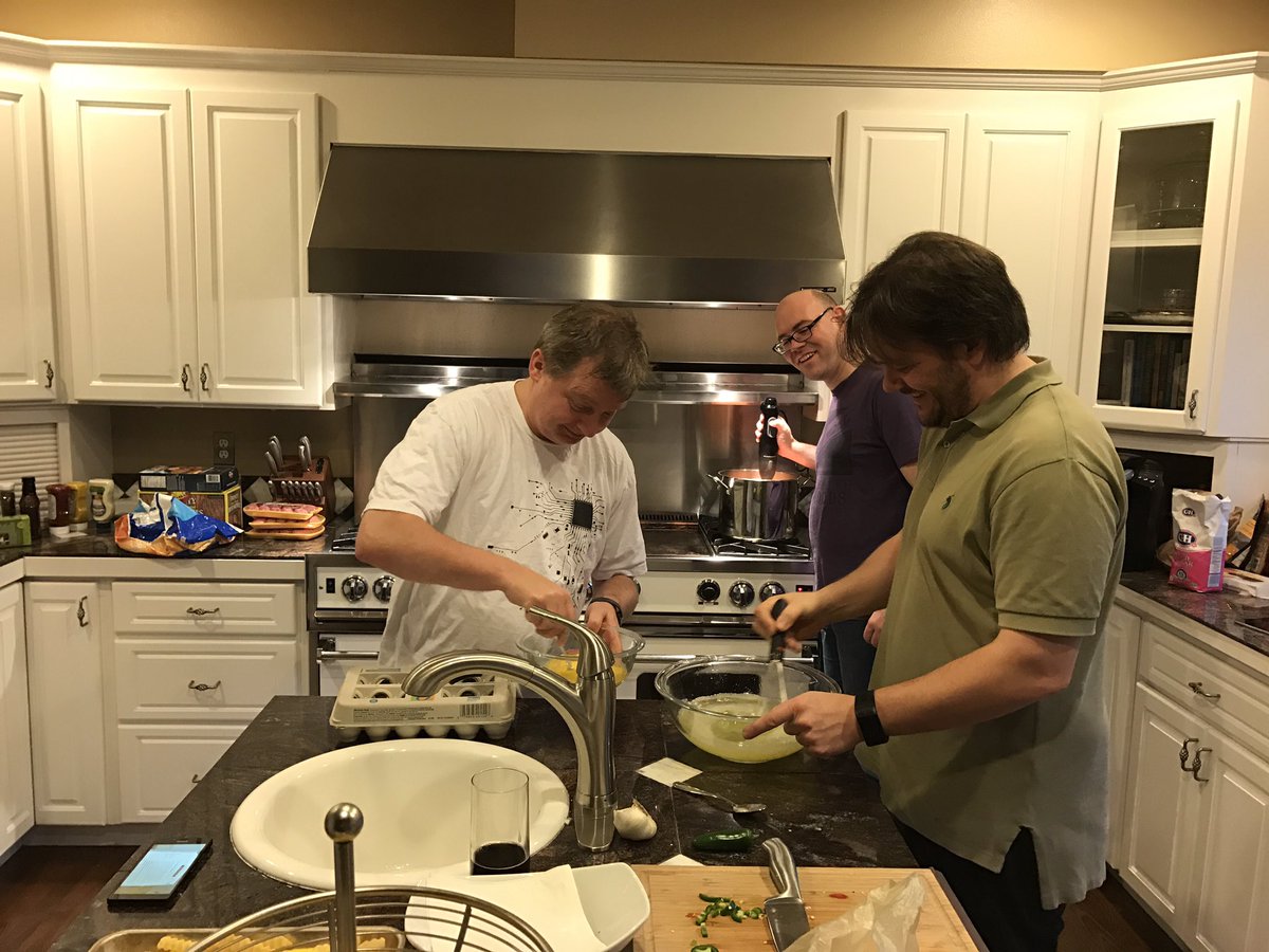 oengels's tweet image. #küchenkommando #sqlmännerwg guestchef @SQLScott get crazy with handmade #kaiserschmarrn we need #sqlpass_at boyz to help #sqlpass_de