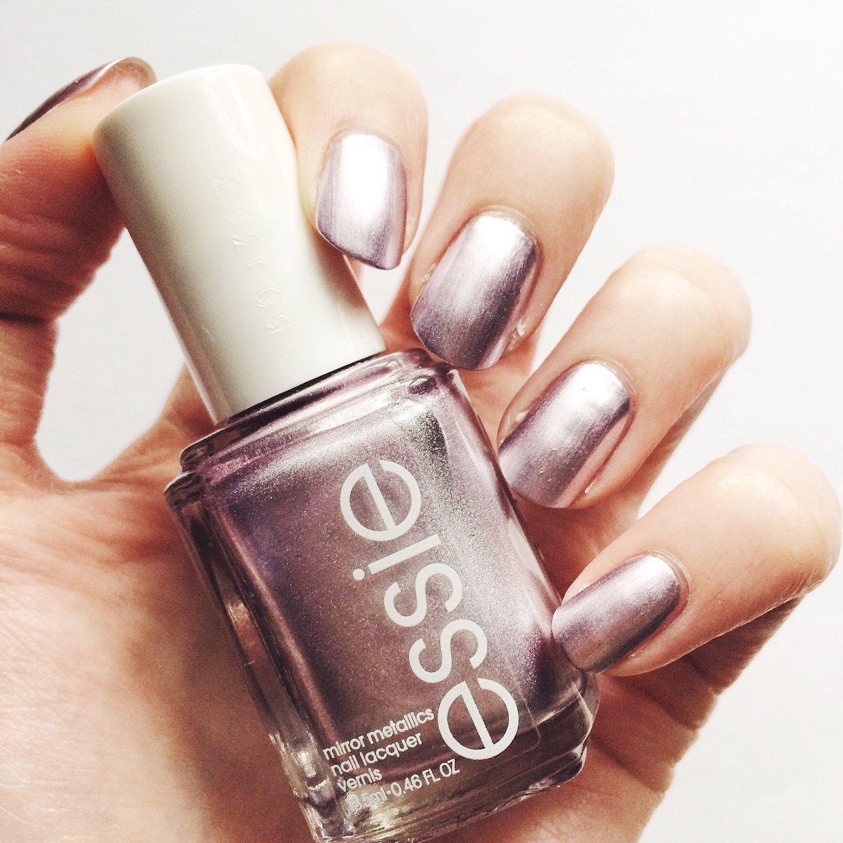 sammytbeauty's tweet photo. ✨💅🏻✨ | #nothingelsemetals #essielove #notd #tgif https://t.co/KdBEGbKKkU