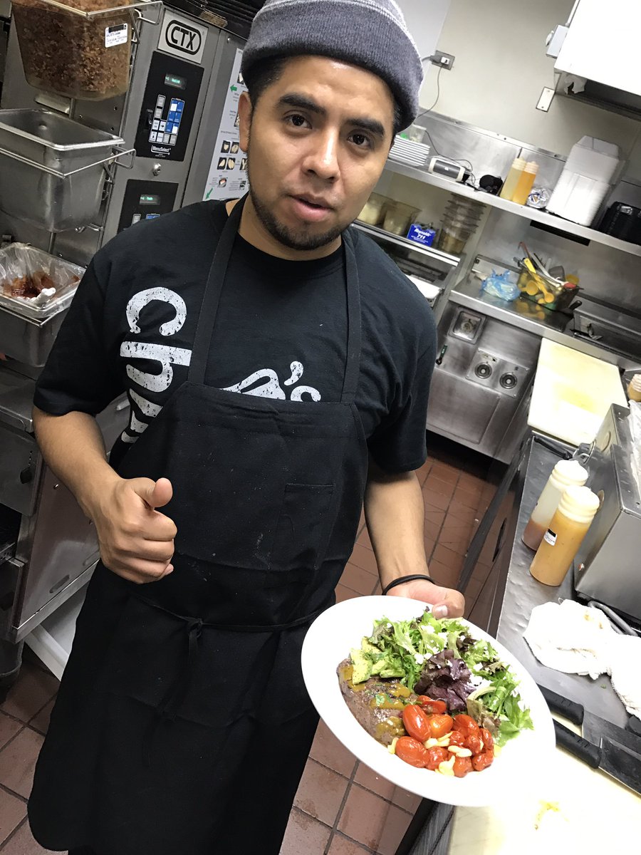 Anthony1906's tweet photo. Sometimes you don't make it right.. so you get out the line build and coach'em up.. @Chilis #MasteringTheBasics #OwnIt #CulinaryExcellence https://t.co/sqgwMDyCr4