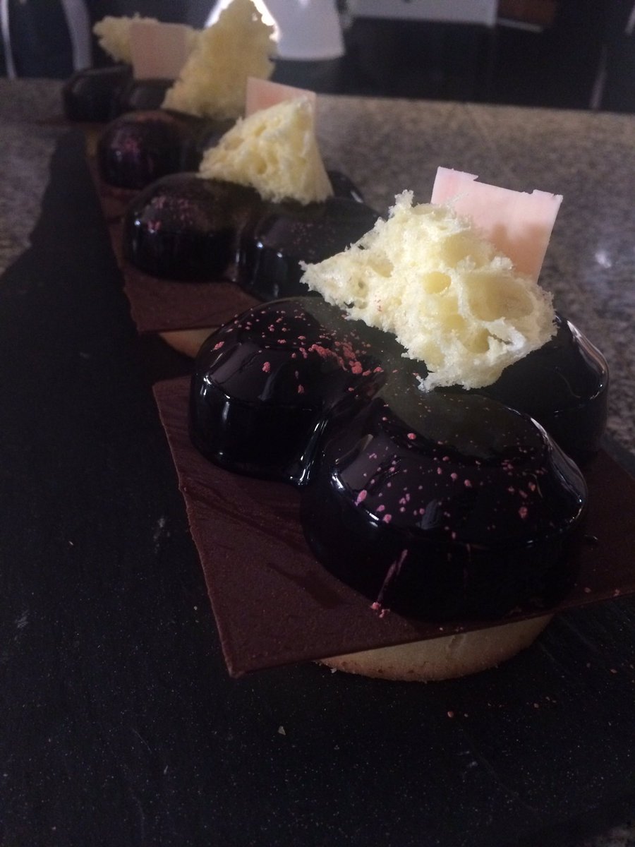 riedel_roxy's tweet photo. #minicakes #SantoDomingo 👌🏼👏🏼😋😋😋😋 fin del curso #ipac https://t.co/MOcMEDCZbc