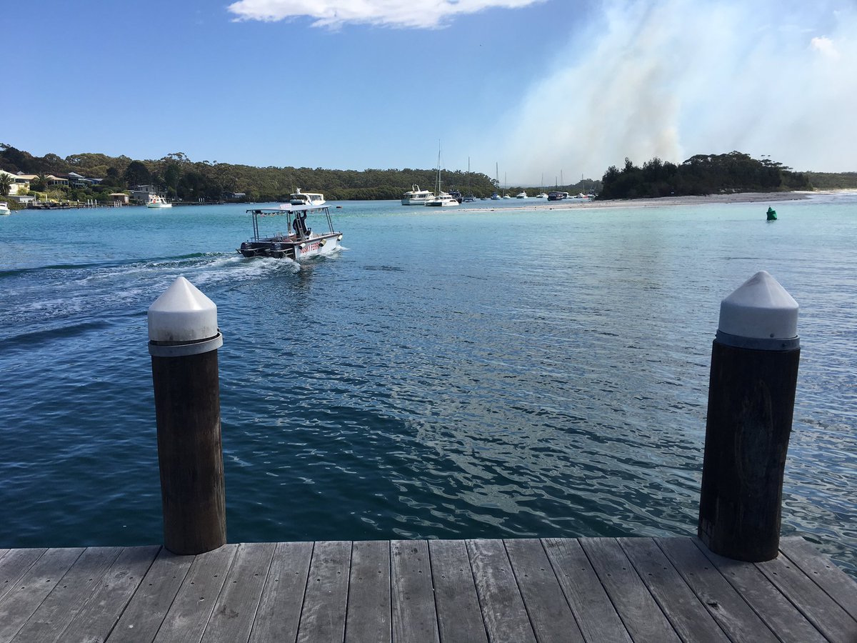 VardasGeorge's tweet photo. The exhilarating views on offer at #Huskisson on the beautiful #SouthCoast of #NSW. Fire unfortunately raging at #Callala in the background. https://t.co/9W9p9v7ZAX