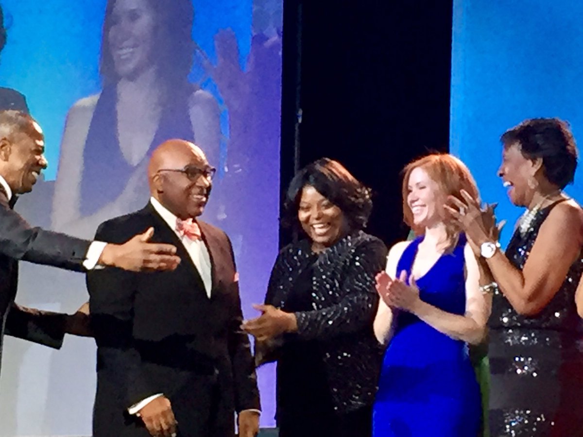 actor_tr's tweet photo. #CarlLHairston honored with the #ChairmansDistinctionAward #DCChamberGala @WashInformer @drolarkb @NNPA_BlackPress #DCChambersChoice https://t.co/LDqq7yJBVa