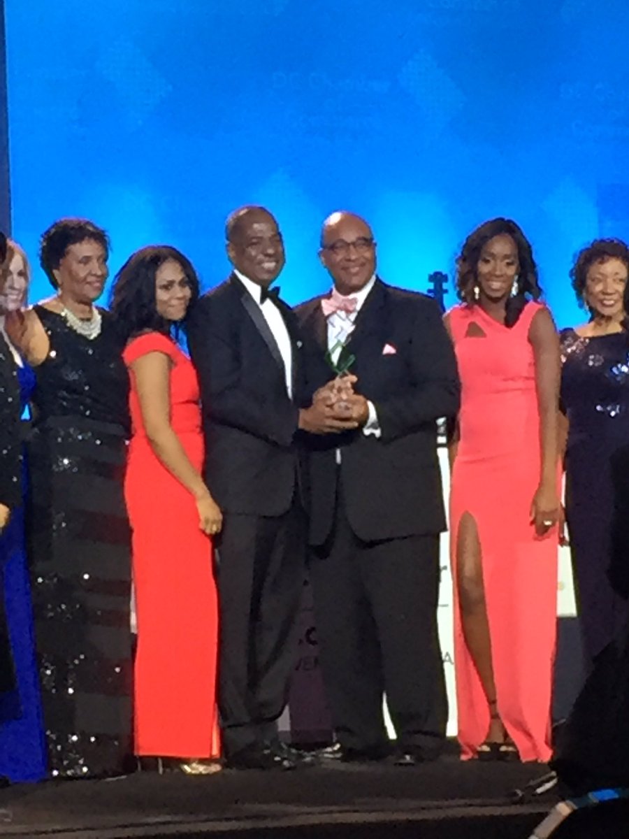 actor_tr's tweet photo. #CarlLHairston honored with the #ChairmansDistinctionAward #DCChamberGala @WashInformer @drolarkb @NNPA_BlackPress #DCChambersChoice https://t.co/LDqq7yJBVa