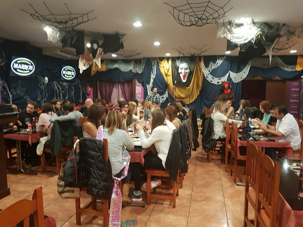 MarrosClub's tweet photo. Gran noche hoy con @TONICRUZ1 que ha puesto toda la sala en pie !! #NochesDeComedia #MarrosToniCruz #CrackDelHumor https://t.co/gIID3xQgRT