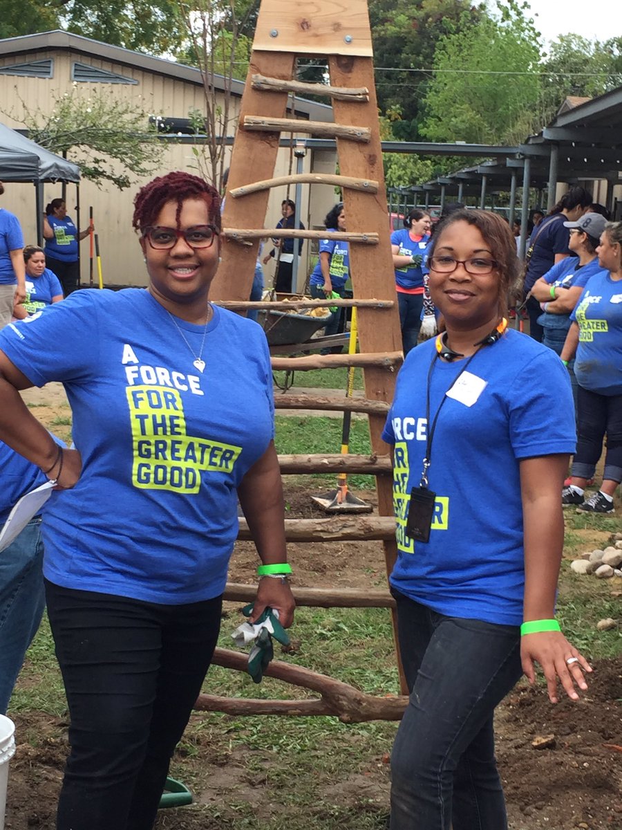 knnbrooks's tweet photo. #LifeAtATT built a Xylophone for the music/sensory garden at Reagan elem. w/Sprouts and Real School Gardens. #ATTDayofService #dallasisd https://t.co/t0rv2lWIHW