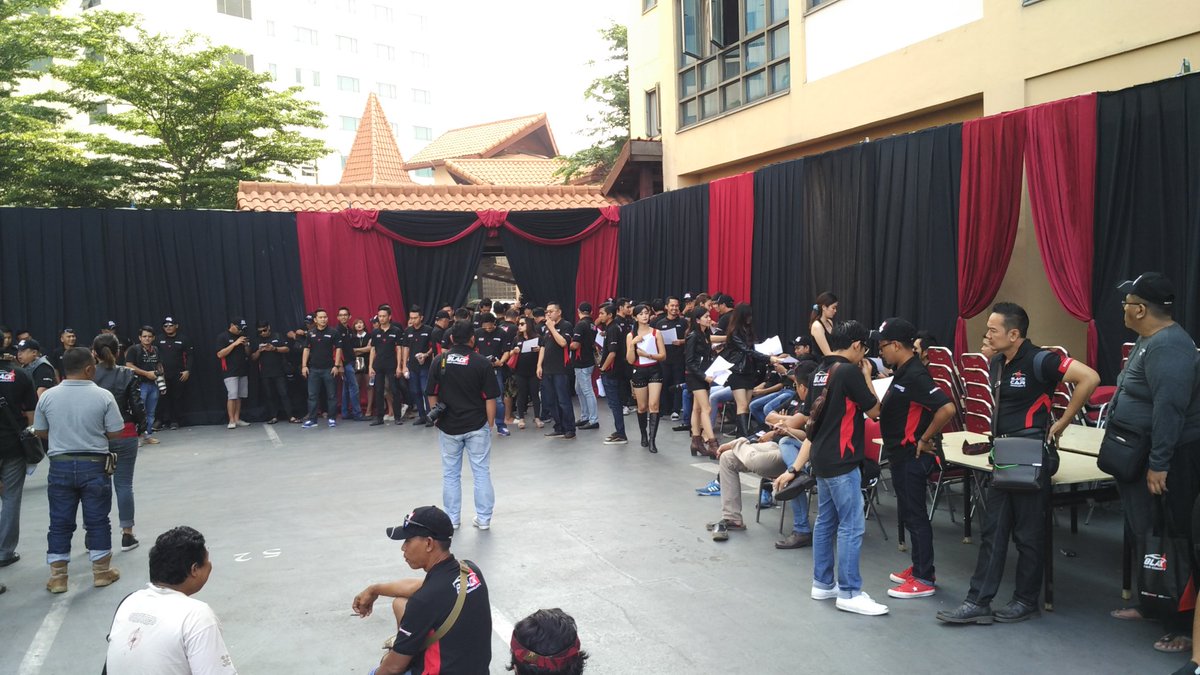 blackxperience's tweet photo. Briefing pagi dan re-group kelompok sebelum meng-"hitamkan" Surabaya. Semangat pagiii!!! #JamboreBCC2016 https://t.co/axC4fUmLWg