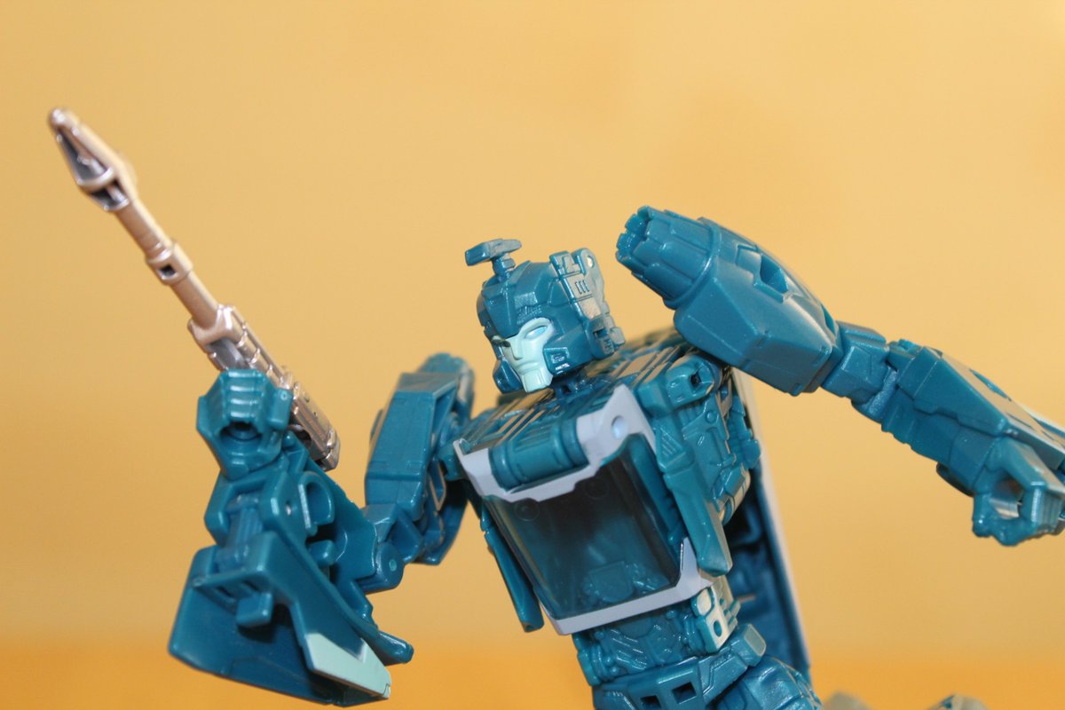 ChildCoffin's tweet photo. The Coffin has something blue: Transformers Titans Return Blur: https://t.co/P2rZzE3nal #toycollector #transformers #workinglink https://t.co/D1wYwKpvIU