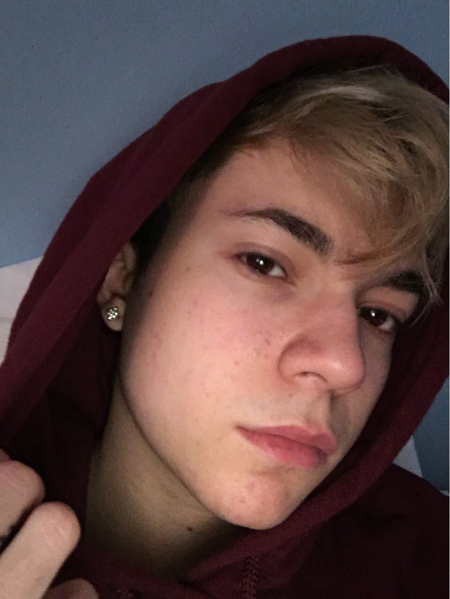 itsSamCollins's tweet image. 3 yrs ago vs. today, tf was i doing in 2013 hahhaa