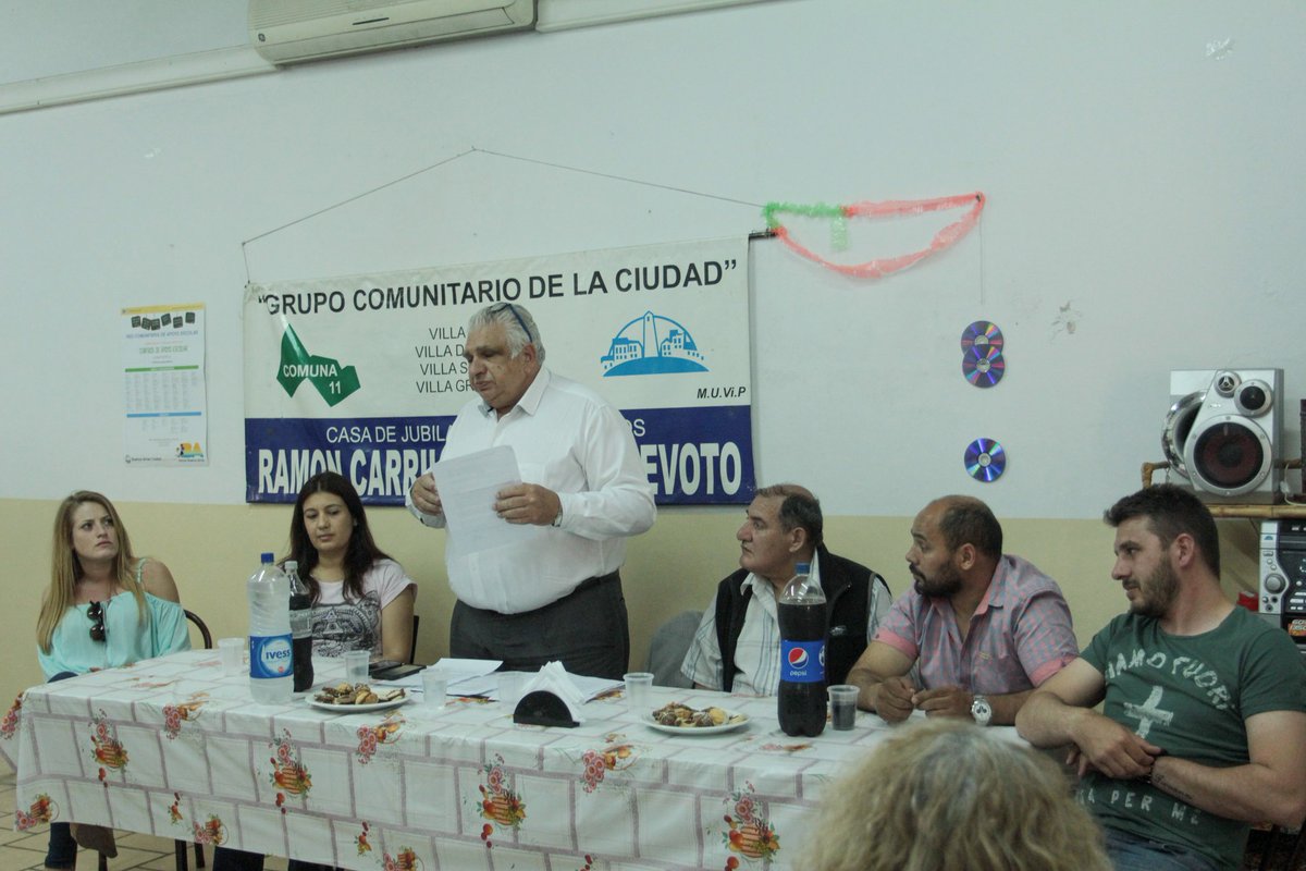 FacuGuzzini's tweet photo. Excelente reunión con referentes y militantes de la comuna 11. @GuzziniCarlos https://t.co/pb0Cu5DPVU