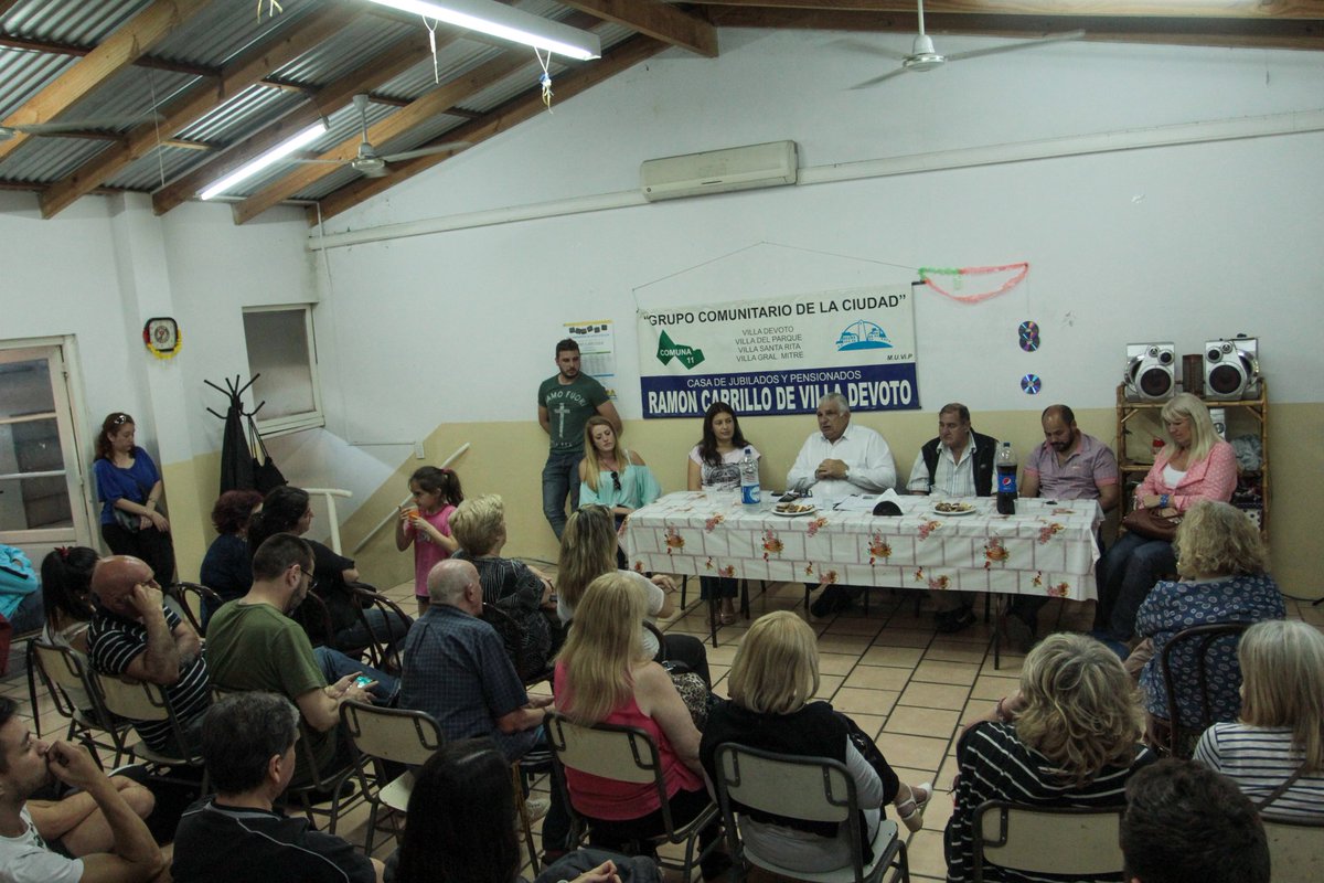 FacuGuzzini's tweet photo. Excelente reunión con referentes y militantes de la comuna 11. @GuzziniCarlos https://t.co/pb0Cu5DPVU
