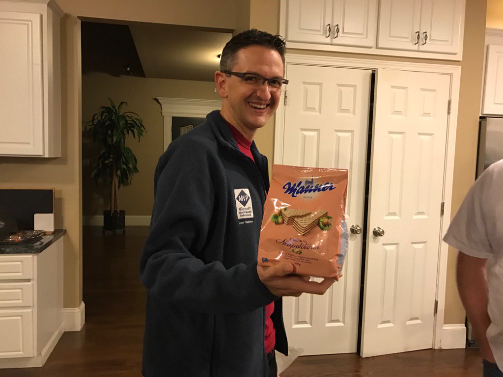 oengels's tweet image. The Austrians arrived with drugs #sqlmännerwg @wstrasser