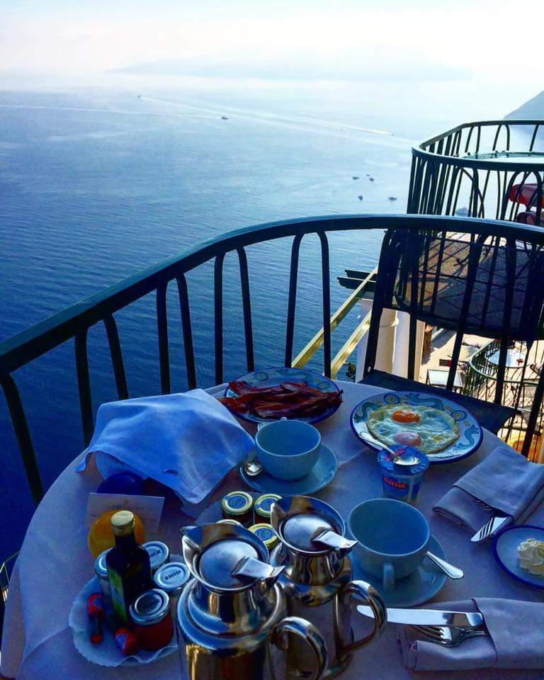 CVivere's tweet photo. #Buongiorno da #Anacapri! 
@IsoladiCapri @BlogDiViaggi_ @luxury__travel @angel4traveller #travelbloggers #travel #holidays #autumnin https://t.co/N88u2oR4ze