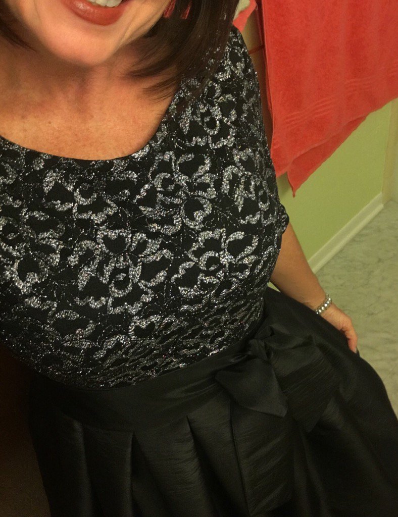 CSamouce's tweet photo. When you especially love your dress because it's Raiders colors... @JonCondo @RAIDERS #59 #joncondo https://t.co/g3woqyLdsD