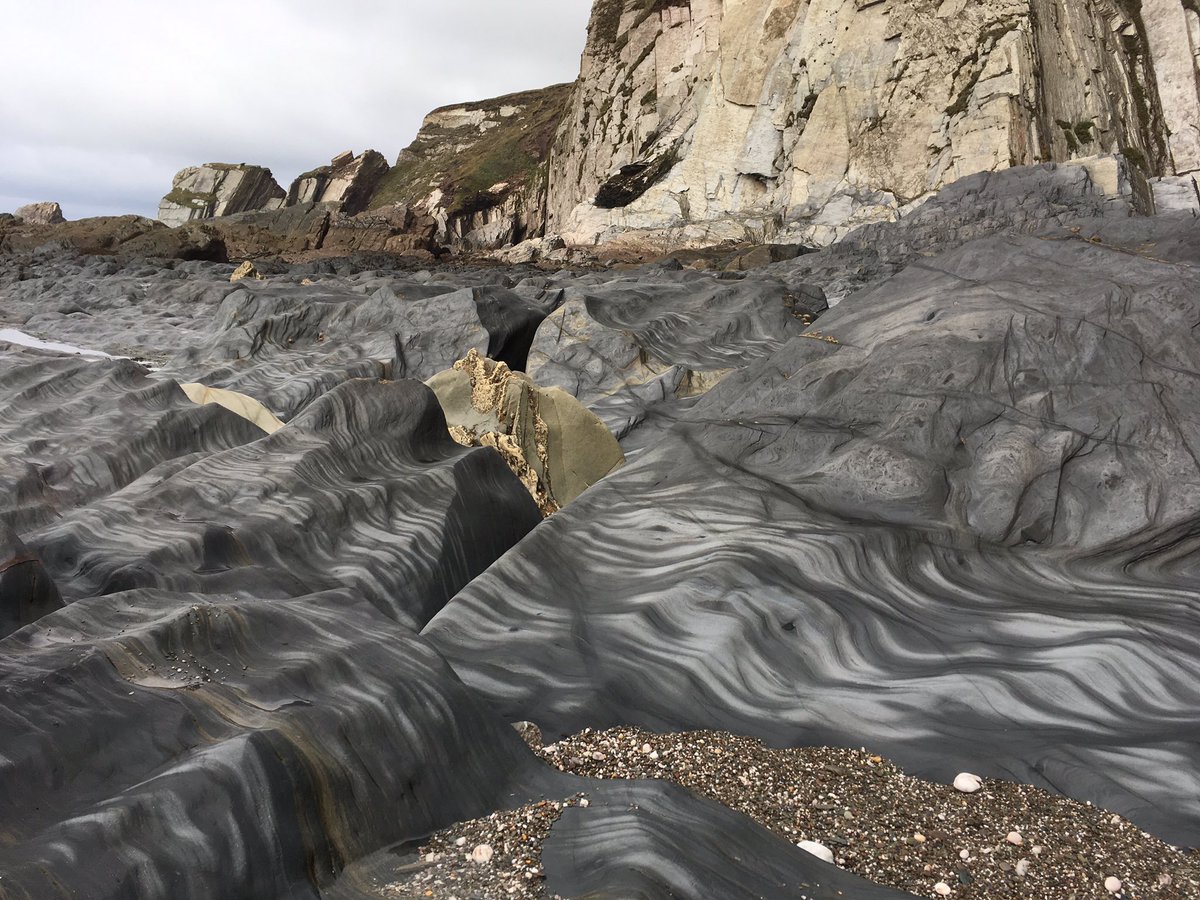 thewildmeadow's tweet photo. @GreenTravelMag @planetepics Looks a bit like the rocks we climbed on at Ayrmer Cove #Devon but #smallerscale https://t.co/ei1XbUAXGC