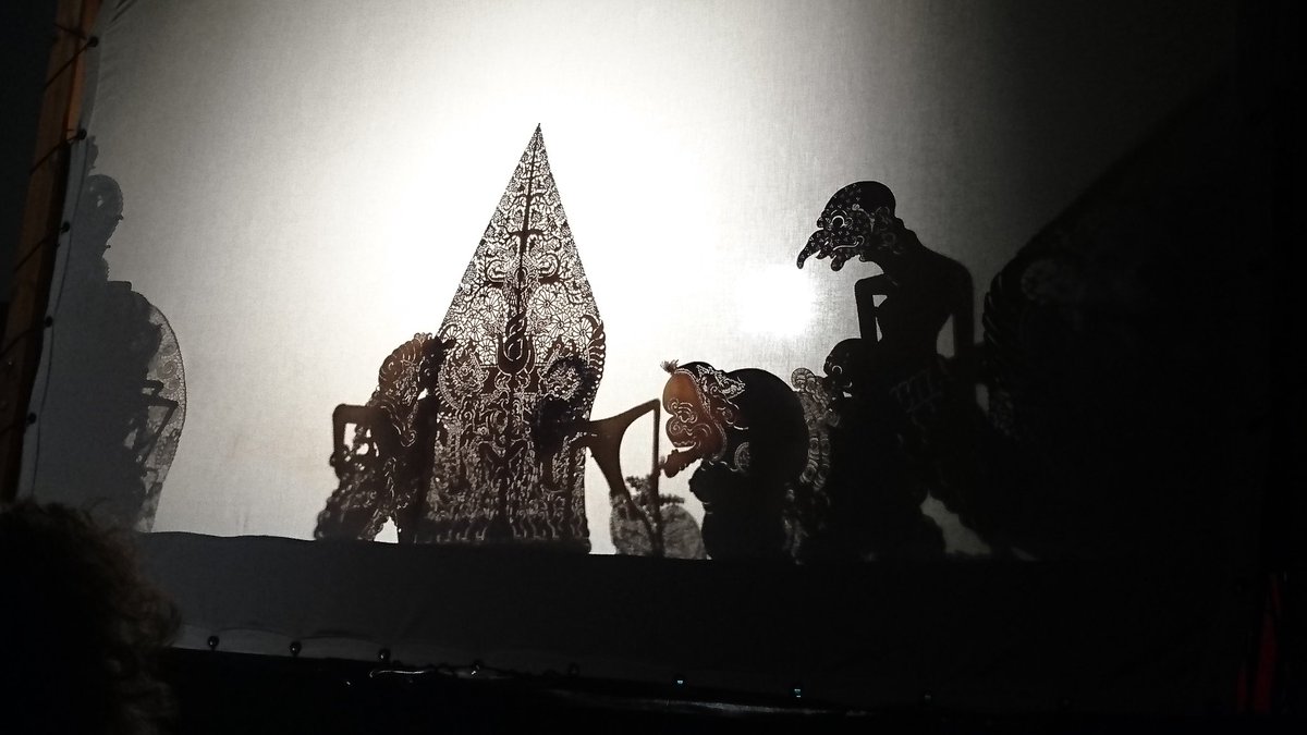 _KarinaPerez's tweet photo. Had an incredible #first #experience  watching a #shadow #puppet #theatre #performance @britishmuseum #britishmuseum #indonesia @RHULDrama https://t.co/i6TCdYIfLB
