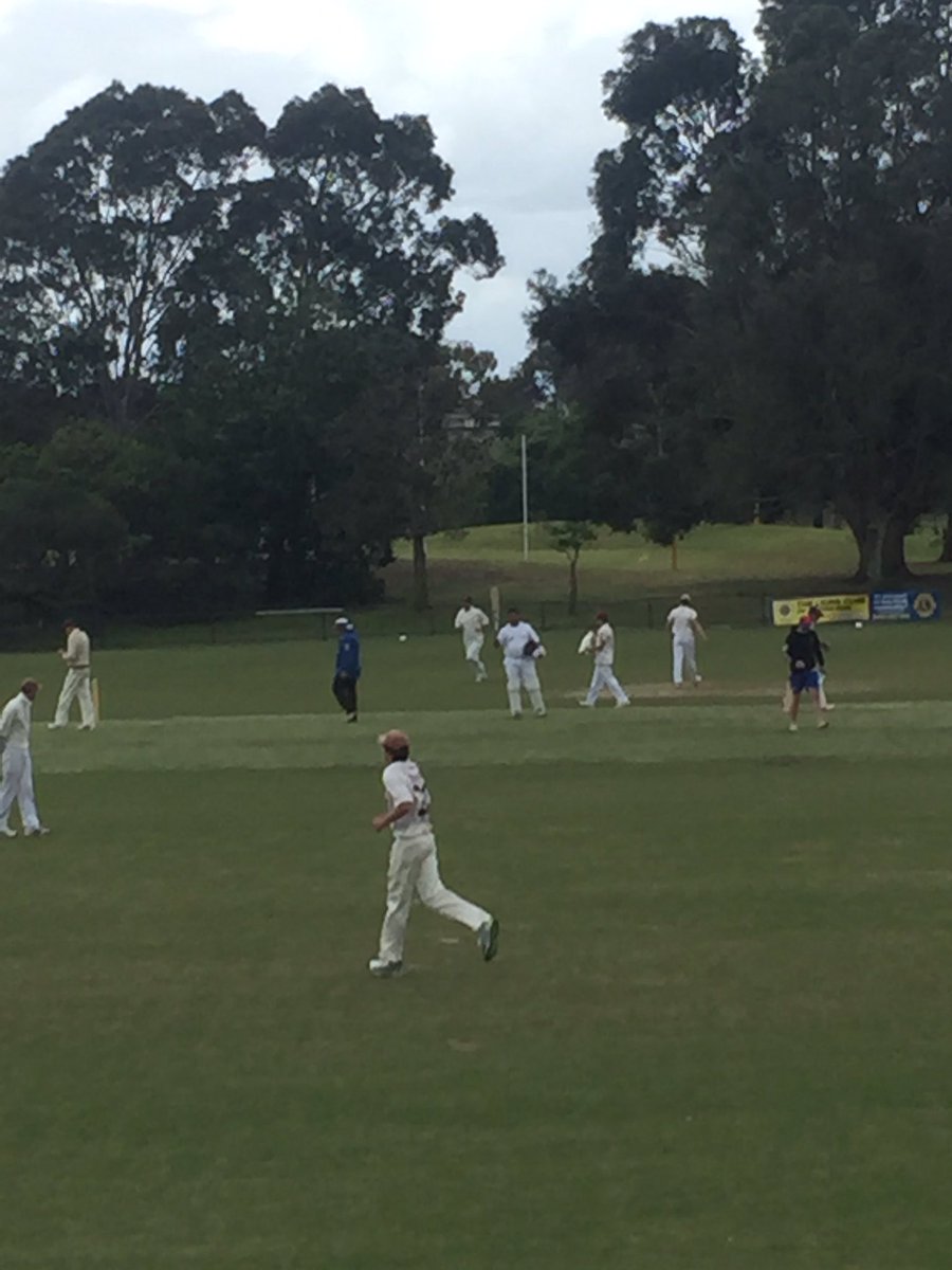 2 hundreds in two consecutive hits well done Rajeev Pawar! <a href="/CricketBayside/">Southern Bayside</a> 5/196 @ 24 overs!