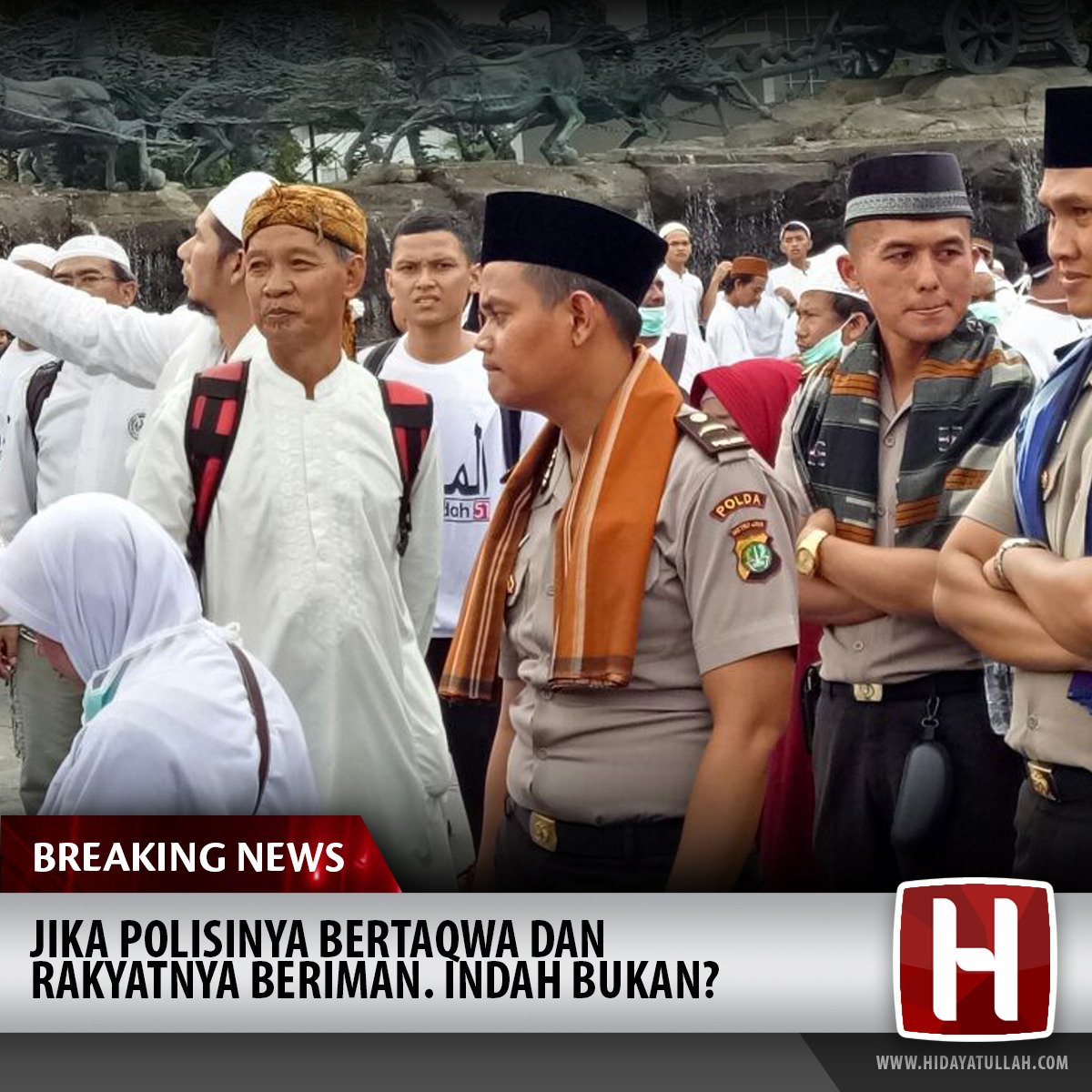 hidcom's tweet photo. Indahnya jika polisinya bertakwa dan rakyatnya beriman. Siapa sebernarnya yang ingin gak damai? #PresidenKemana https://t.co/8IEgLsyAzP