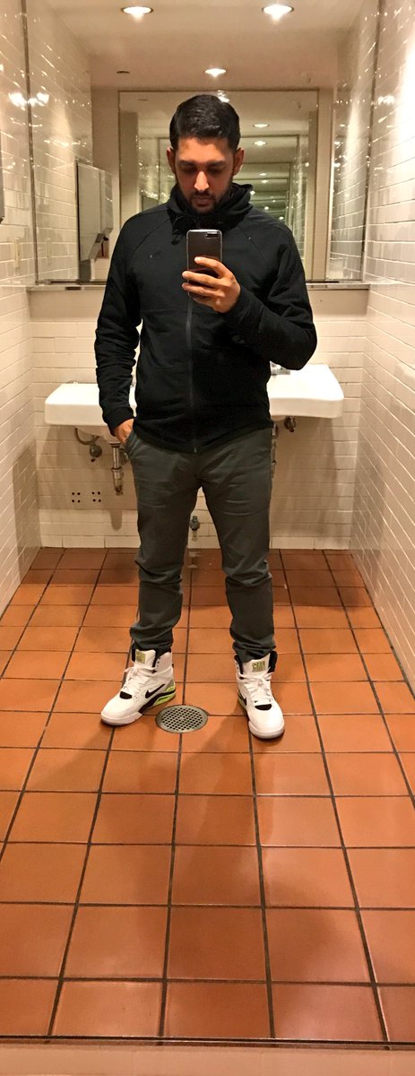 JessieD2728's tweet image. #Friyay apparel #nike #commandforce @Nike @PUMA #flashback #sneakers #museumlife #iPhone7Plus