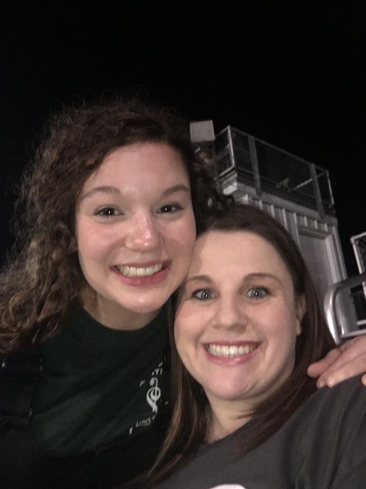 SarahReagan's tweet photo. Plumes, Dinkles, & Bibbers, Oh My! π± #SeniorNight #HumanThrone https://t.co/FXtDSVUtHu