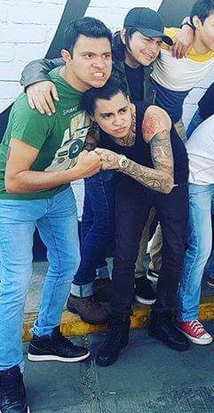 luzmariaozunac2's tweet photo. Me encantan como se ven junto los amo a los dos 😍
#TeamLuisitoRey
#putoraider xD xD
Los mejores una foto juntos 😍👊 https://t.co/J1MgArsDQX
