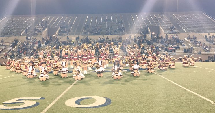 Last football game for seniors and ended it so good! 💕 
GOOD JOB BULLDOGS 🏈 #bulldognation 🐾