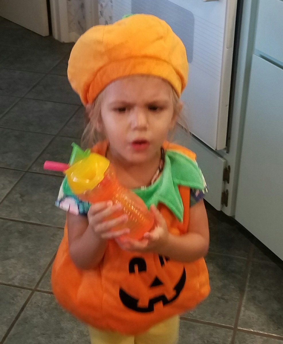 VictoriaGF5737's tweet photo. I'm an @AssholeParent b/c I wouldn't let my 2 YO go INTO and run thru every house on Halloween. https://t.co/eGCER8HDhw