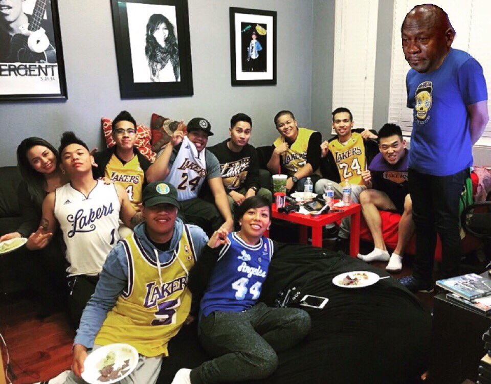 raaychillsaid's tweet photo. ..ohps @andrewrhim 🙈🙈 #lakers4eva https://t.co/Ua8NBVY0rl