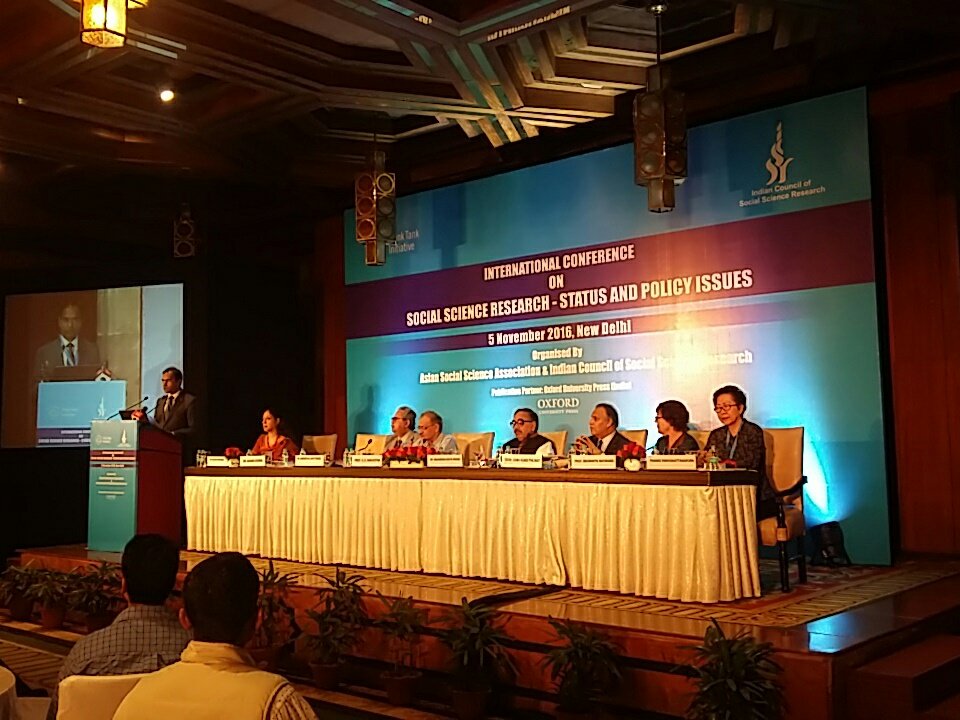 GreyMattersPR's tweet photo. Dr Samar Varma explains imp of #SocialScienceResearch &amp; shares his experience abt #ThinkTankInitiative @oxfordpress #ICSSRConference https://t.co/Jpu3mXcnXf