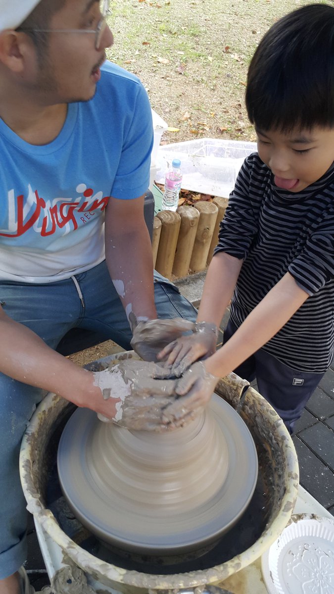 현재 복정동 복우물 어린이공원에서 성남민예총 주관으로 '복정동가을페스티벌 희희락락' 행사가 다양한 체험마당으로 시민들과 함께하고 있습니다ᆞ5시까지 진행하오니 가족들과 오셔서 즐거운시간 보내시길 바래요ᆞ#성남시