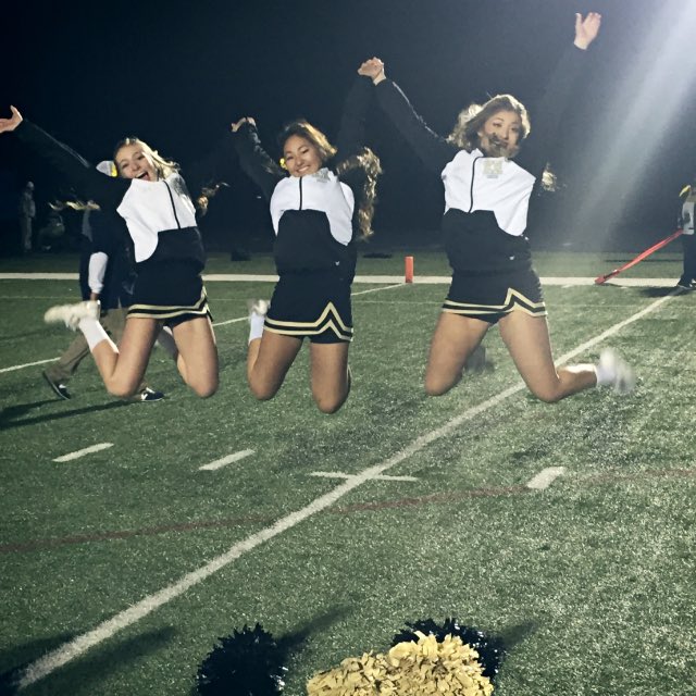 aadeleliu's tweet image. You get real caught up in the moment...the lights, fans, everything. 3 years went by too fast 🏈🎀💛#raptors #seniors