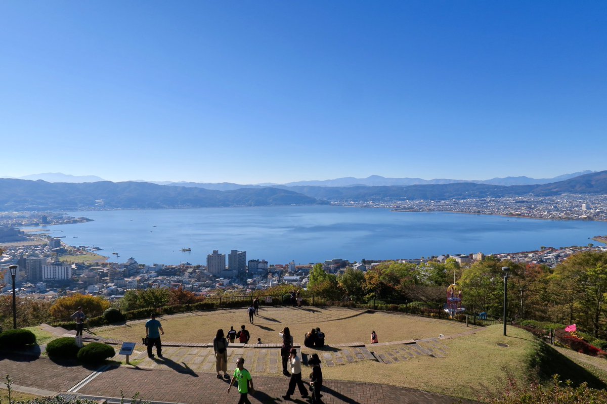 Twitter இல 多鳴鍵 たなけん 諏訪湖 立石公園 賑わってます 秋晴れが気持ち良い 諏訪湖 糸守湖 君の名は